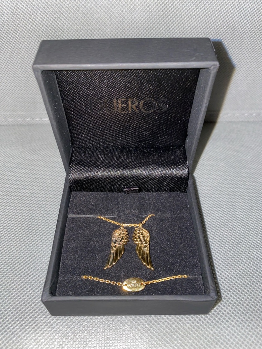NWT DUEROS Angel Wings Necklace